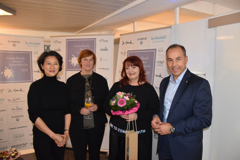 Dong-Mi Park-Shin (Leiterin Wirtschaftsförderung), Birgit Wolfhard (spa business verlag GmbH), Petra Domnick und Bürgermeister Adnan Shaikh.