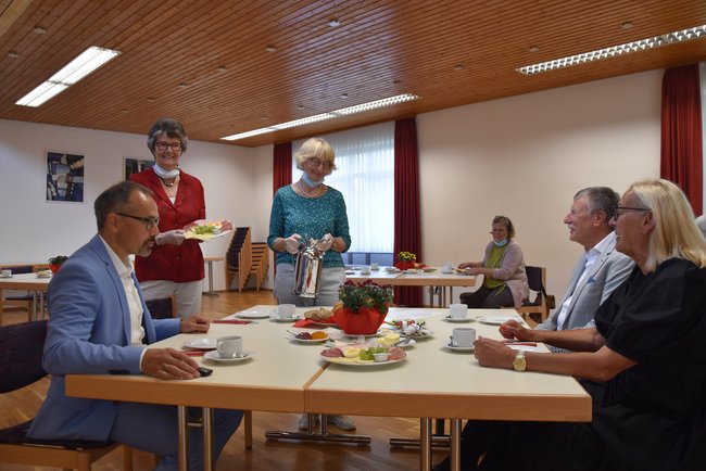 In der vergangenen Woche fand erstmals ein Seniorenfrühstück im Bürgerzentrum in Niederhöchstadt statt.