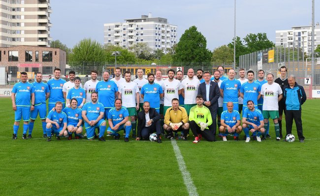 Gruppenfoto der Mannschaften