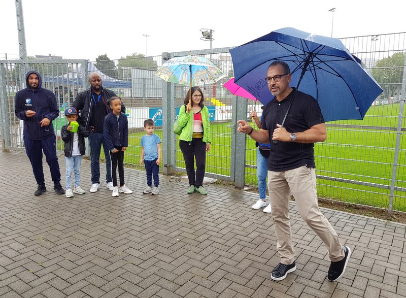 Vereinsbeauftragter für Integration und Soziales Asif Razi, Vereinsvorsitzender Martin-Guy Sapha, Stadtverordnete Bärbel Grade und Bürgermeister Adnan Shaikh.