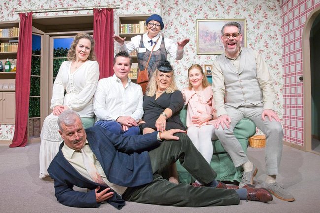 Gruppenfoto der Darstellerinnen und Darsteller