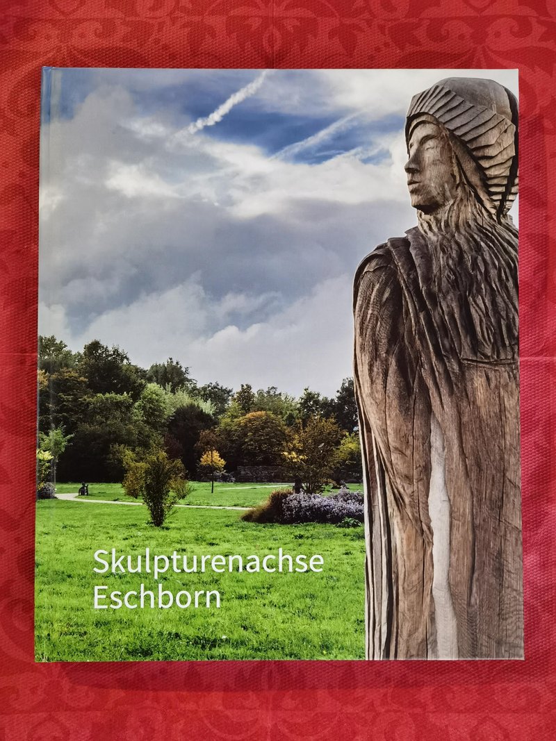 Die Geschichte der Eschborner Skulpturenachse wird lebendig und ansprechend bis zu ihren Anfängen im Jahr 1992 vermittelt.