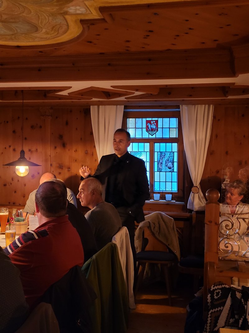 Bei einem gemeinsamen Abendessen im Restaurant Bommersheim dankte Bürgermeister Adnan Shaikh den Mitarbeiterinnen und Mitarbeitern für ihr Engagement bei der Planung und Durchführung der vielen unterschiedlichen Kulturveranstaltungen in den letzten Monaten.