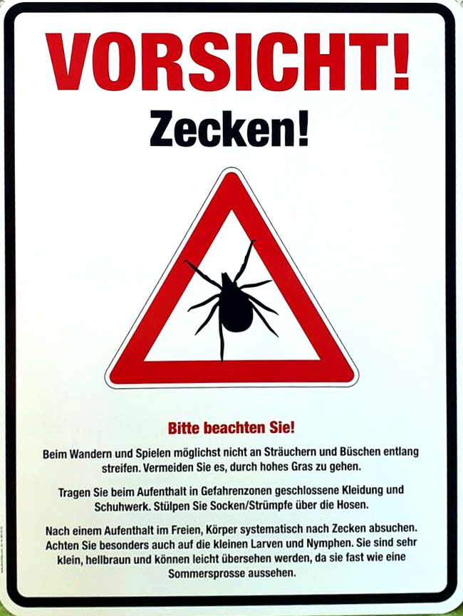 Warnschild wegen Zecken